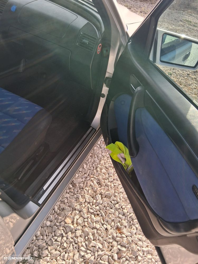 Mercedes-Benz 220 - 9