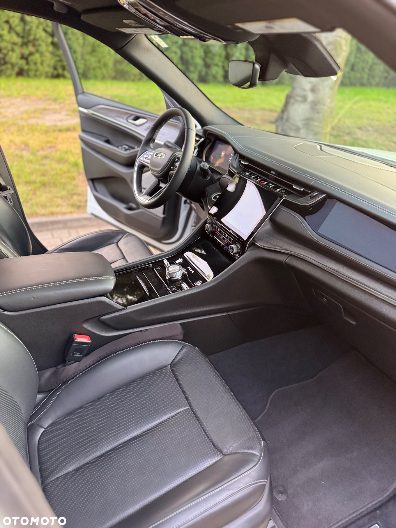 Jeep Grand Cherokee - 30