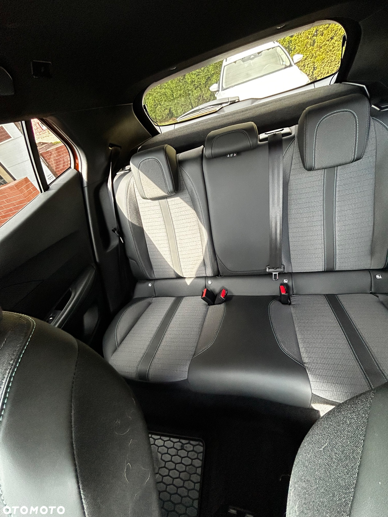 Peugeot 2008 1.2 PureTech Allure S&S EAT8 - 11