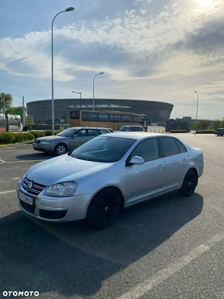 Volkswagen Jetta 1.6 TDI Comfortline - 1