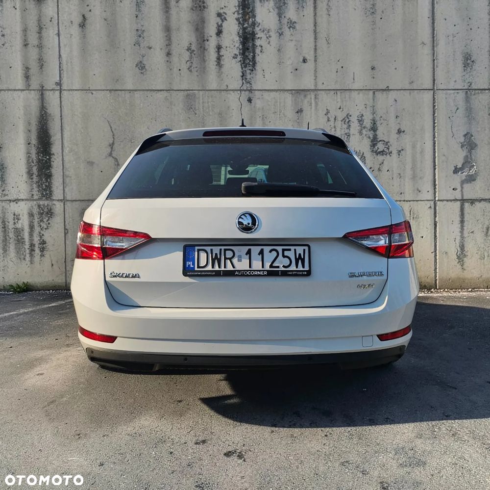 Skoda Superb 2.0 TDI SCR 4x4 Ambition DSG - 4