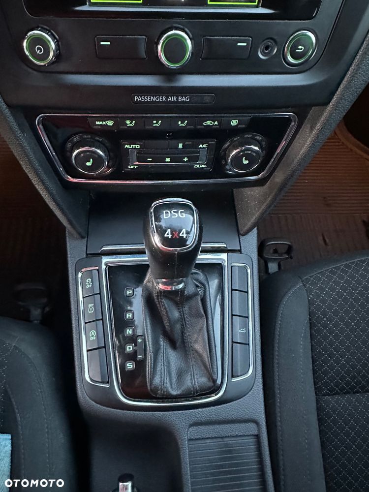 Skoda Superb 2.0 TDI 4x4 Elegance DSG - 26