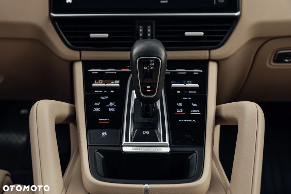 Porsche Cayenne Platinum Edition - 21