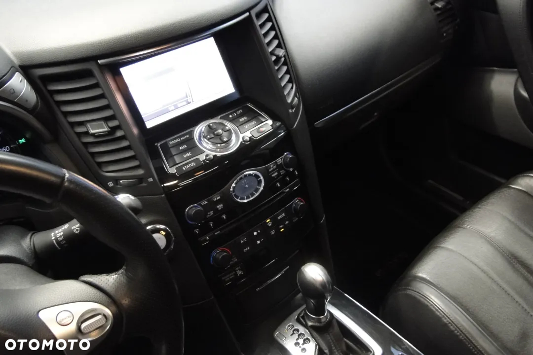 Infiniti QX70 - 31