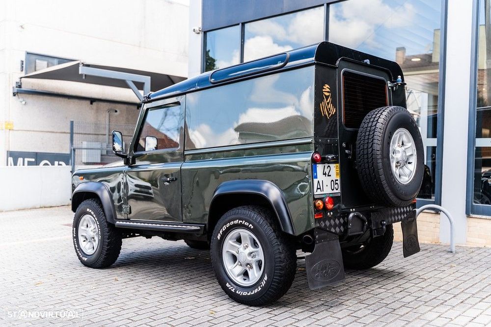 Land Rover Defender - 12
