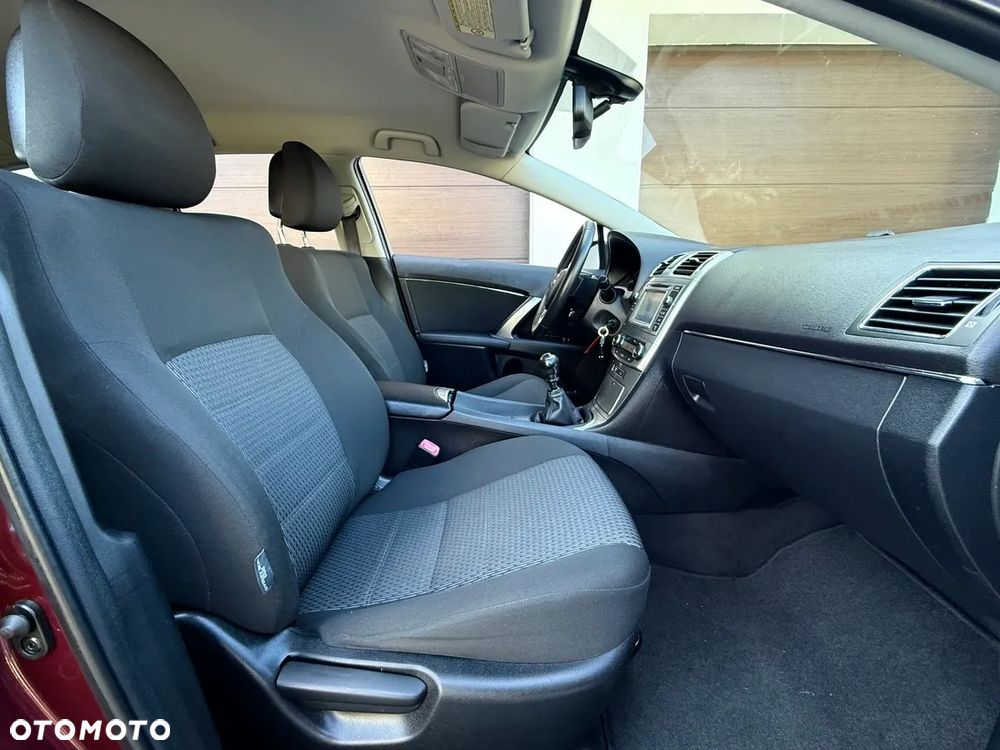 Toyota Avensis 1.8 Sol - 26