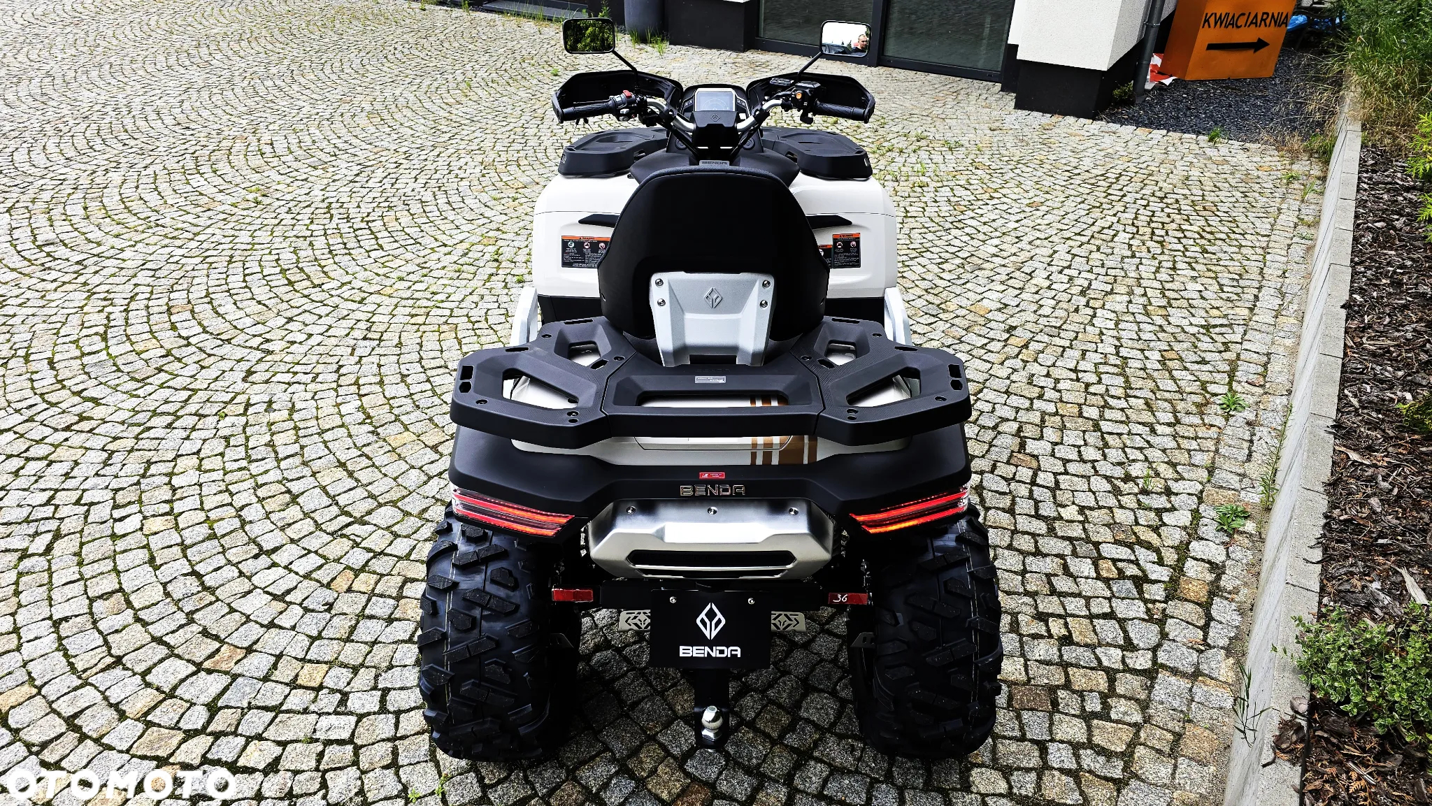 Benda Redstone 550