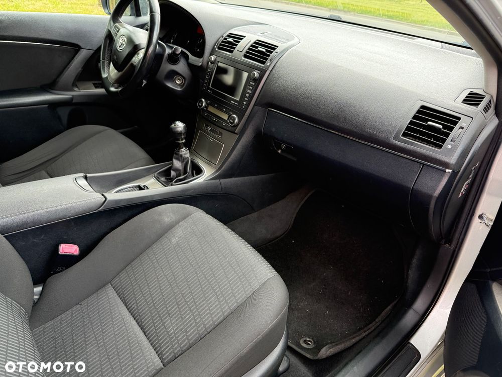 Toyota Avensis 1.8 Sol - 24
