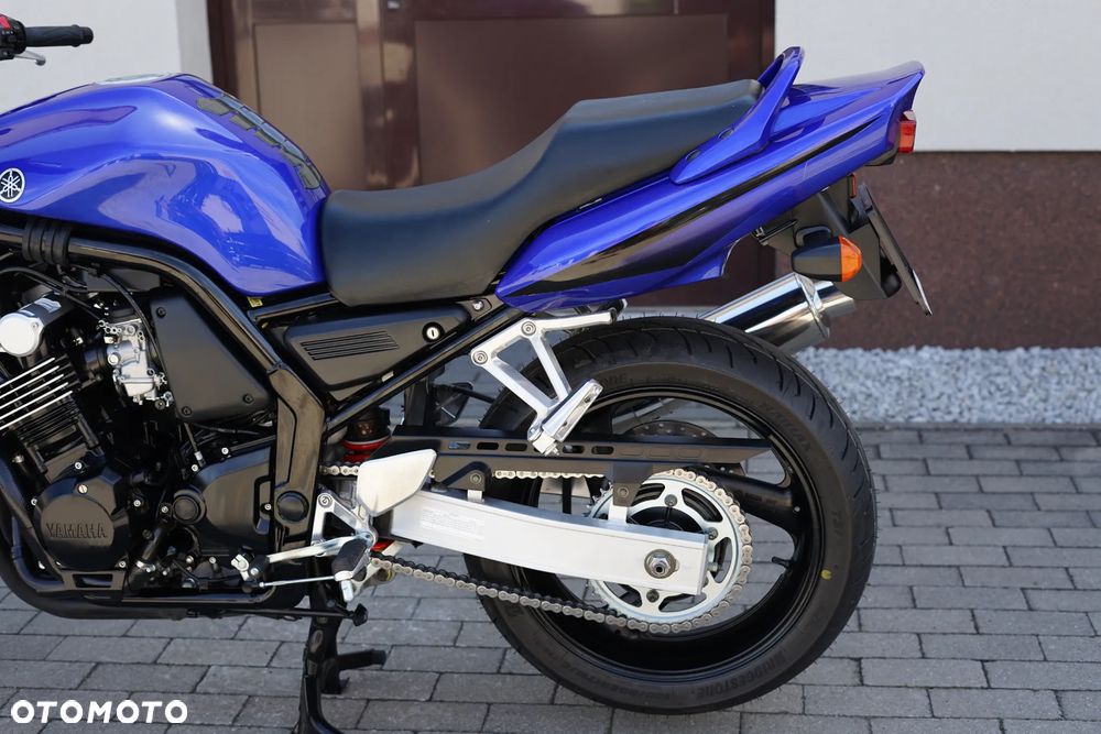 Yamaha FZS - 24