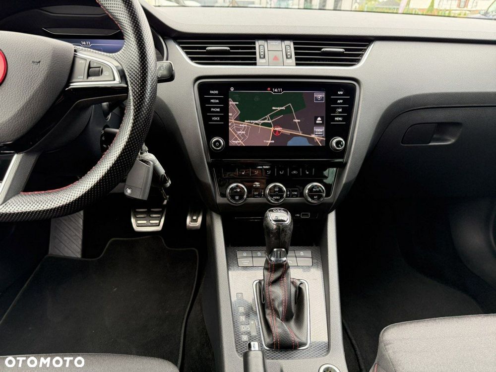 Skoda Octavia Combi 2.0 TDI DSG RS - 17