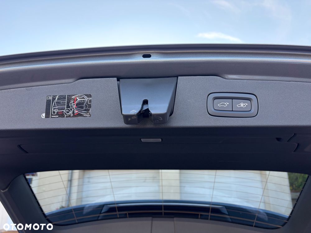 Volvo V60 D4 R-Design - 13