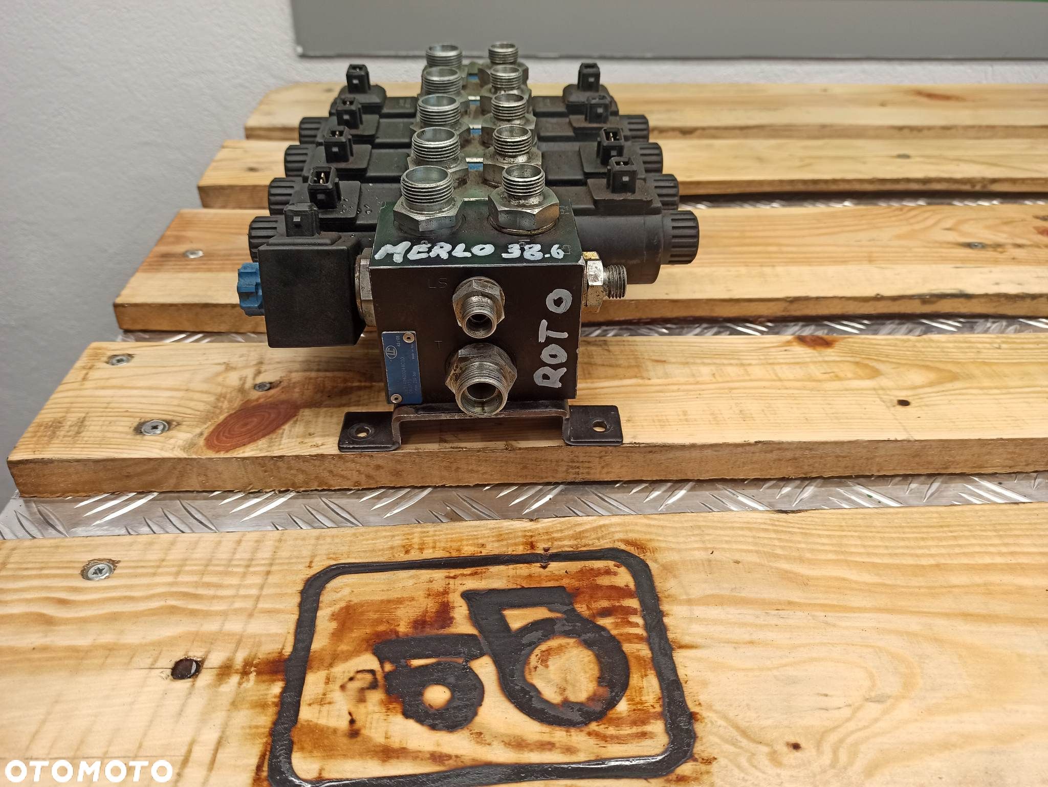 Rozdzielacz hydrauliczny Merlo 38.16 Roto (L9314940004AC00) - 1