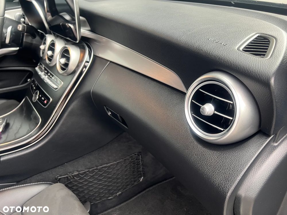Mercedes-Benz Klasa C 300 9G-TRONIC - 18