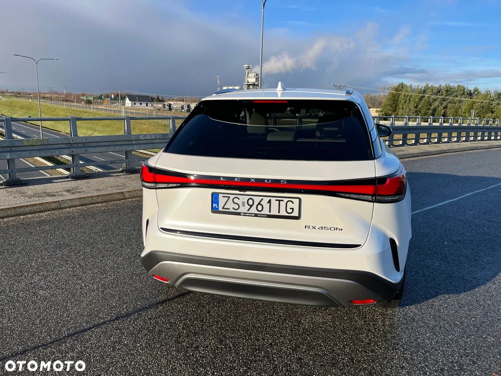 Lexus RX 450h+ Omotenashi - 6
