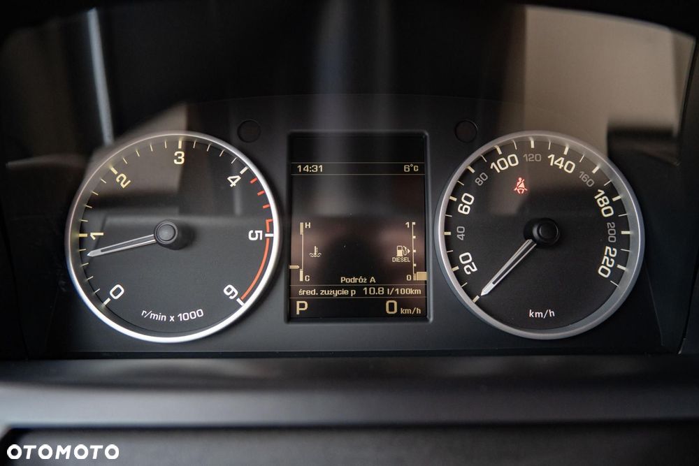 Land Rover Discovery 3.0D V6 HSE - 33