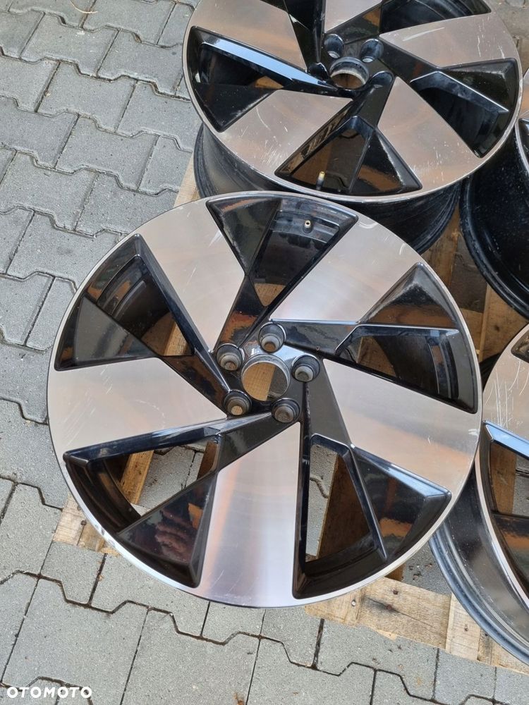 felgi volvo xc40 20 8j 9j et50,5 et58,5 - 5