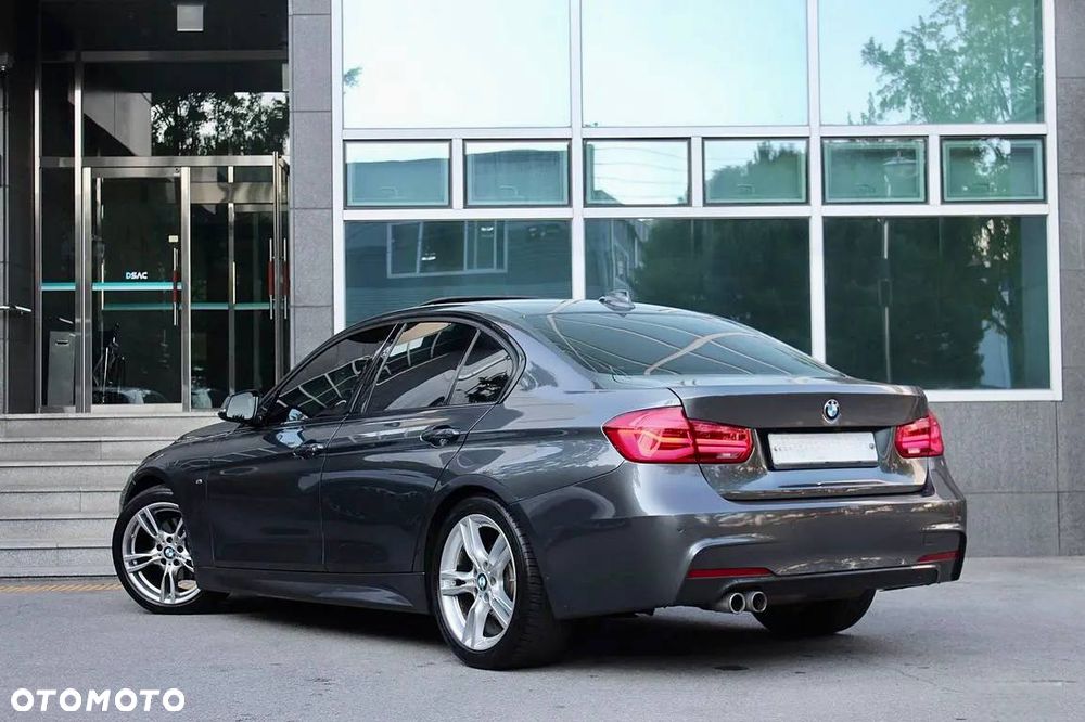 BMW Seria 3 330i M Sport - 6