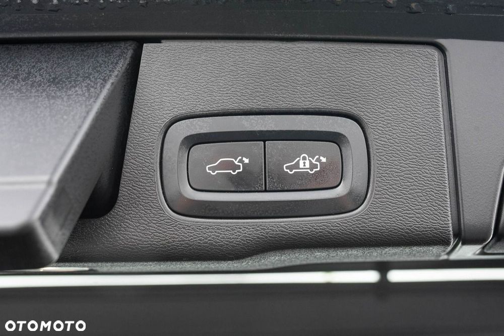 Volvo XC 60 B4 B Plus Dark - 29