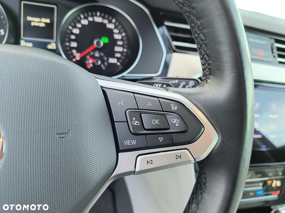 Volkswagen Passat 2.0 TDI Elegance DSG - 24
