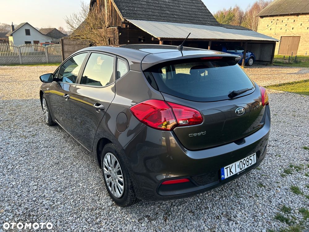 Kia Ceed - 11