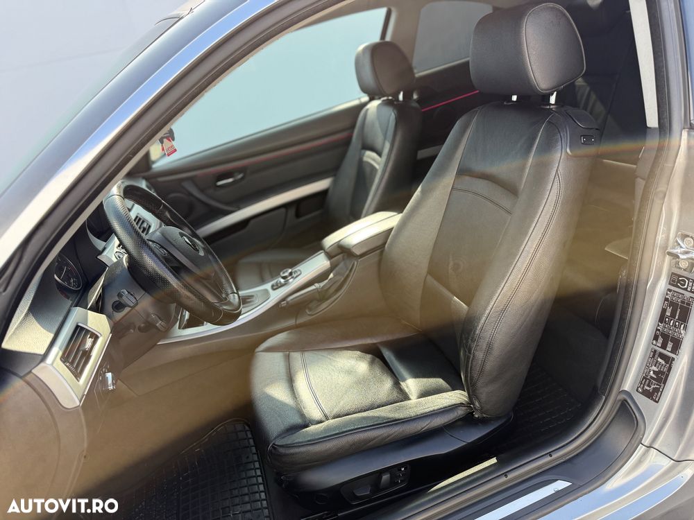 BMW Seria 3 330d xDrive DPF Aut. - 9