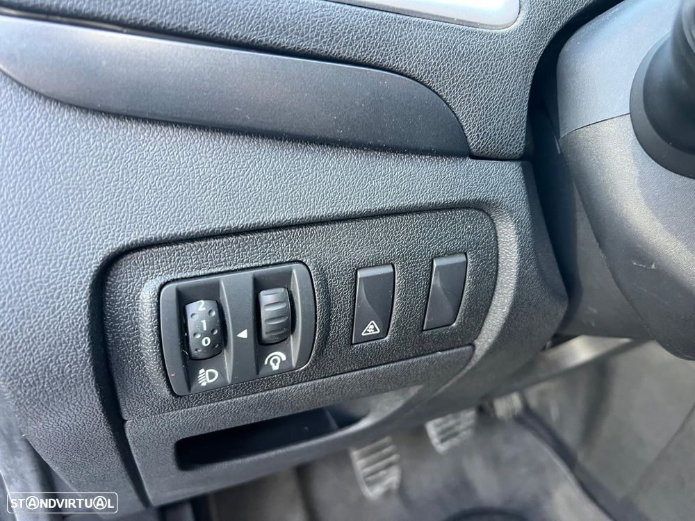 Renault Scénic 1.9 dCi FAP Dynamique - 17