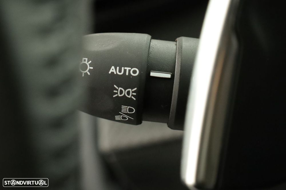 Peugeot 2008 1.2 PureTech Allure EAT8 - 18