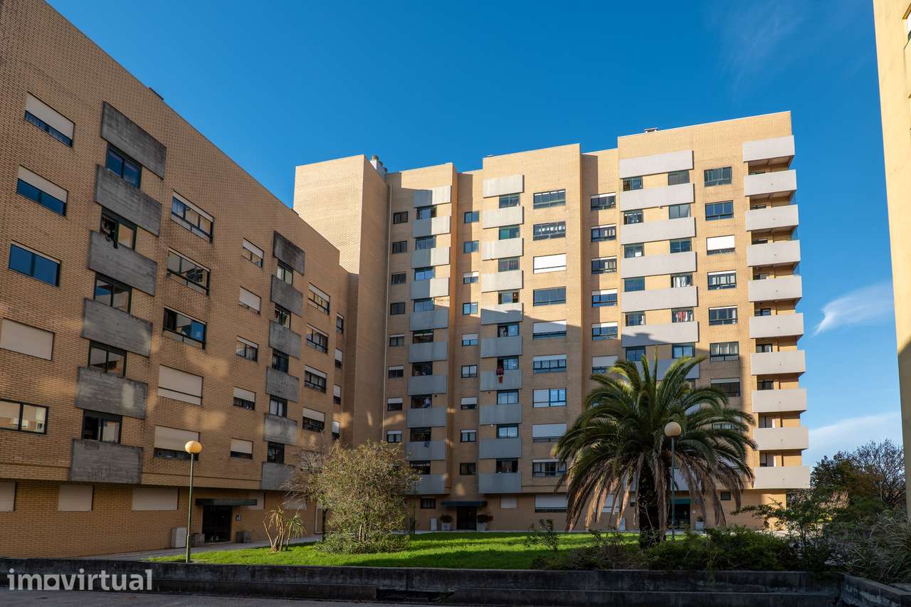 Apartamento T5 com 2 Suites e 2 Lugares de Garagem em Matosinhos - Grande imagem: 3/29