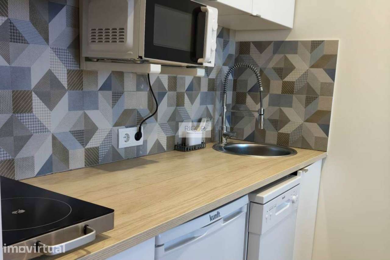 Apartamento T0 mobilado e equipado a 900 metros da praia de Matosinhos - Grande imagem: 4/12
