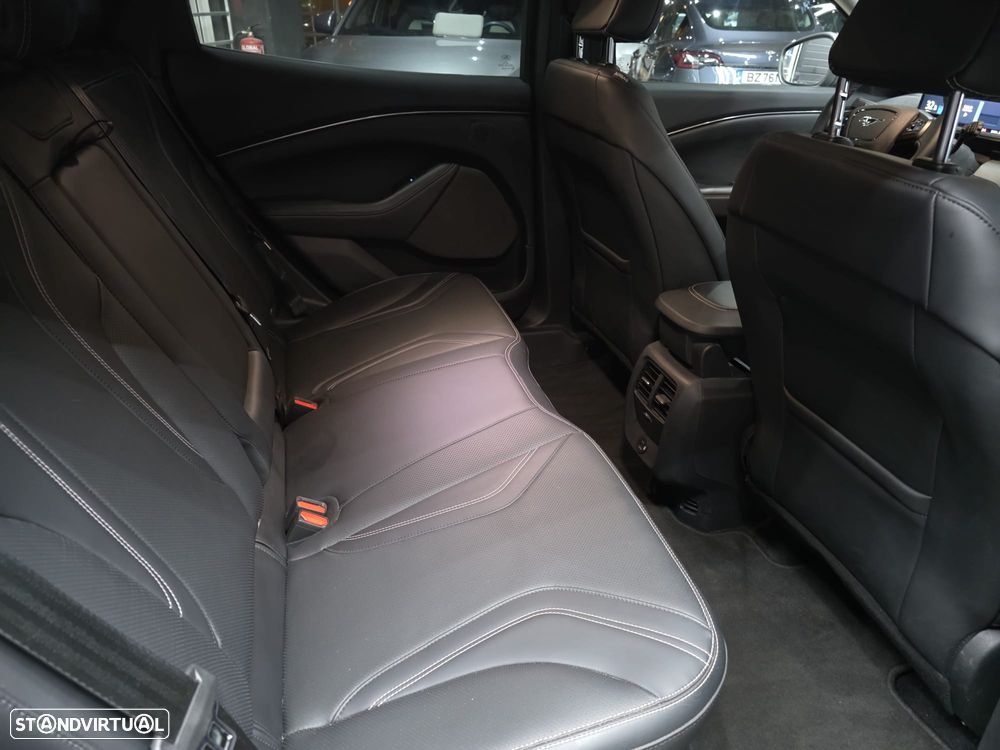 Ford Mustang Mach-E 75.7 kWh Base - 19