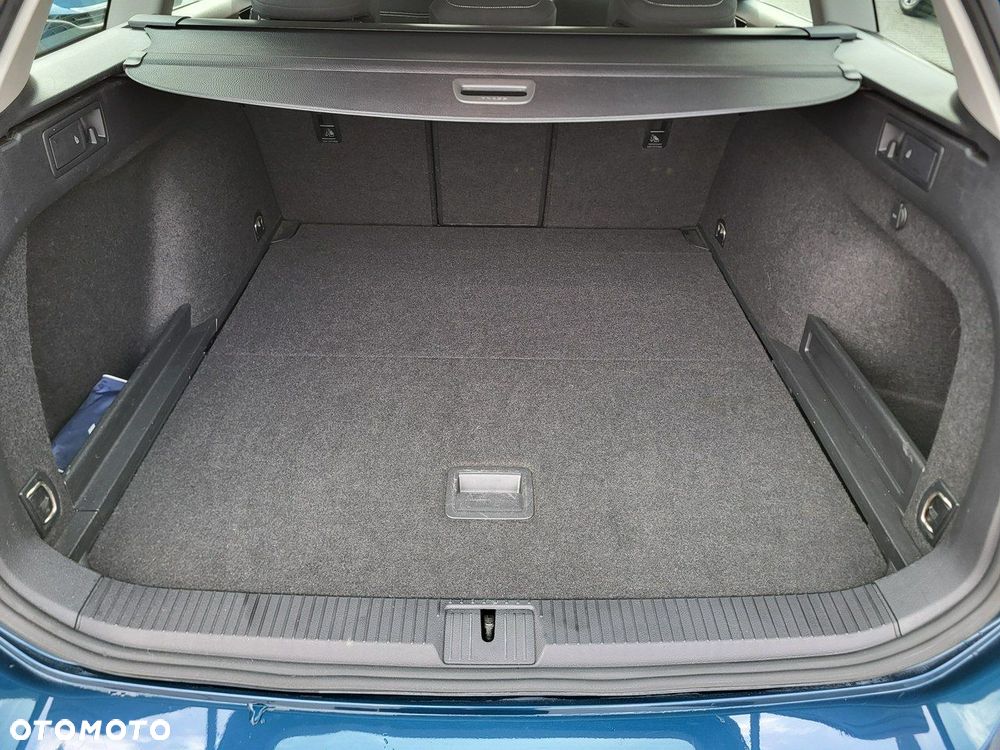 Volkswagen Passat - 16