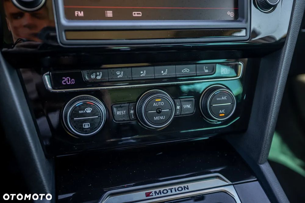 Volkswagen Passat 2.0 TDI SCR 4Motion DDG Highline - 34