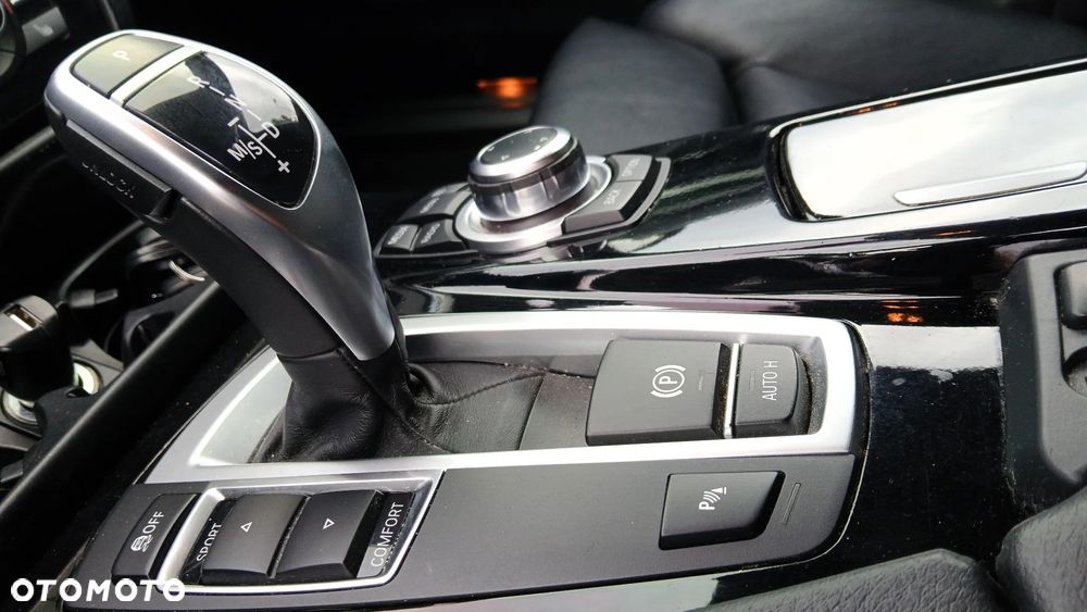 BMW Seria 5 528i Sport-Aut - 28