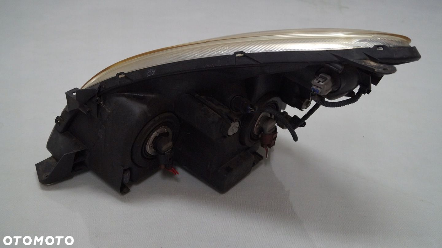 LAMPA PRZEDNIA PRAWA TOYOTA COROLLA VERSO II - 8