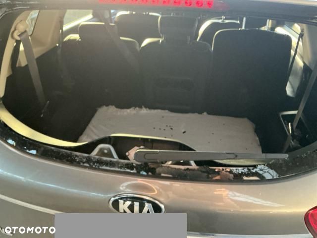 Kia Carens - 7