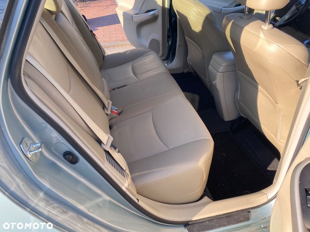 Toyota Prius (Hybrid) Executive - 26