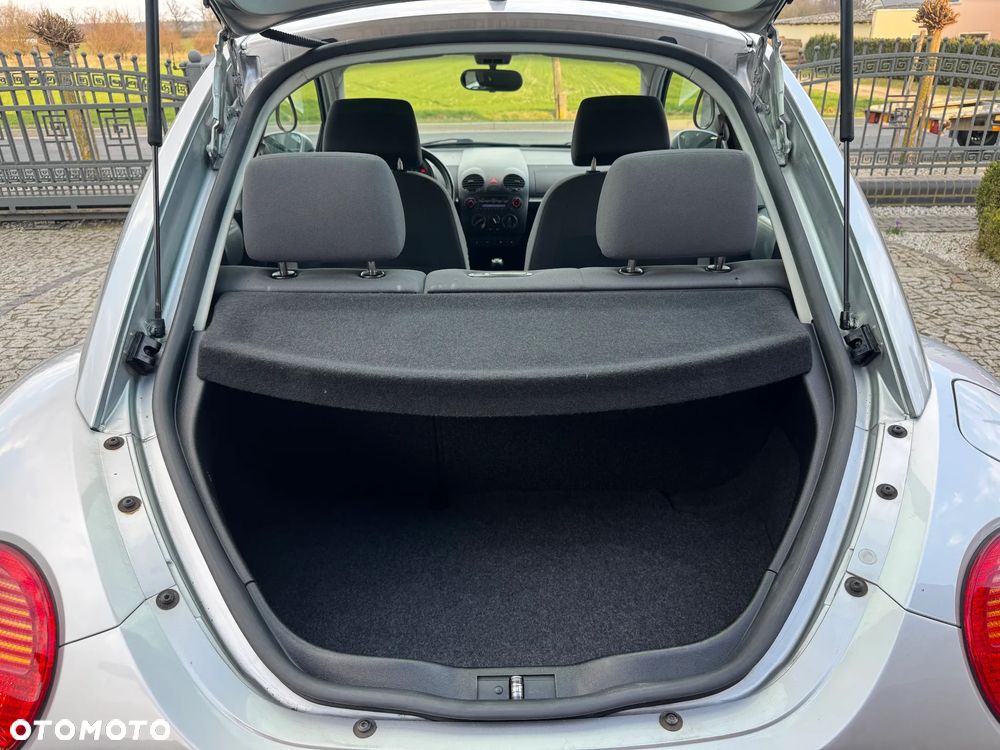 Volkswagen New Beetle 1.6 Arte - 30