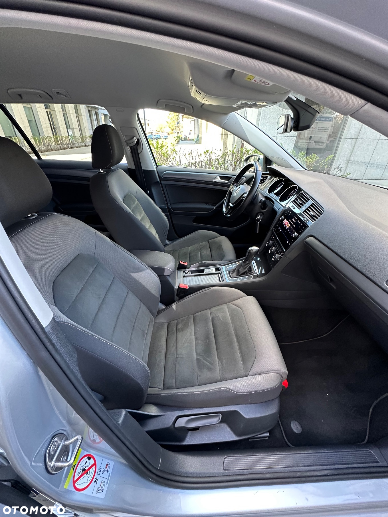 Volkswagen Golf 2.0 TDI BlueMotion Technology DSG Comfortline - 23