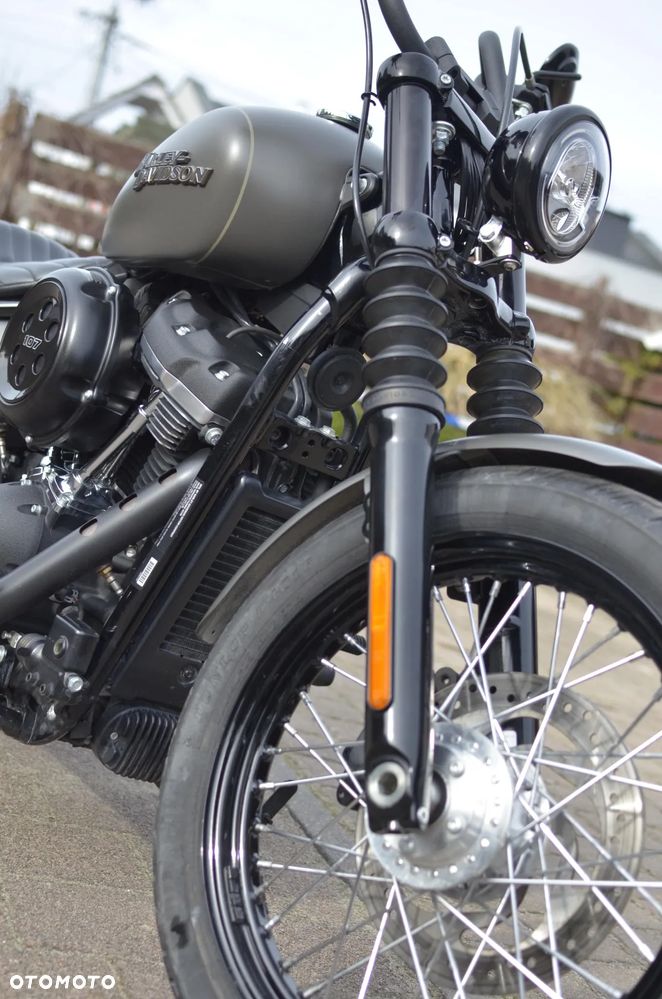Harley-Davidson Softail Street Bob - 12