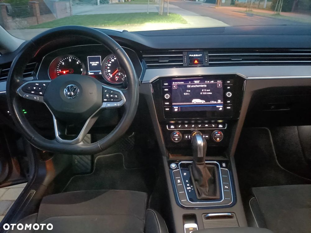Volkswagen Passat 2.0 TDI SCR DSG Comfortline - 24