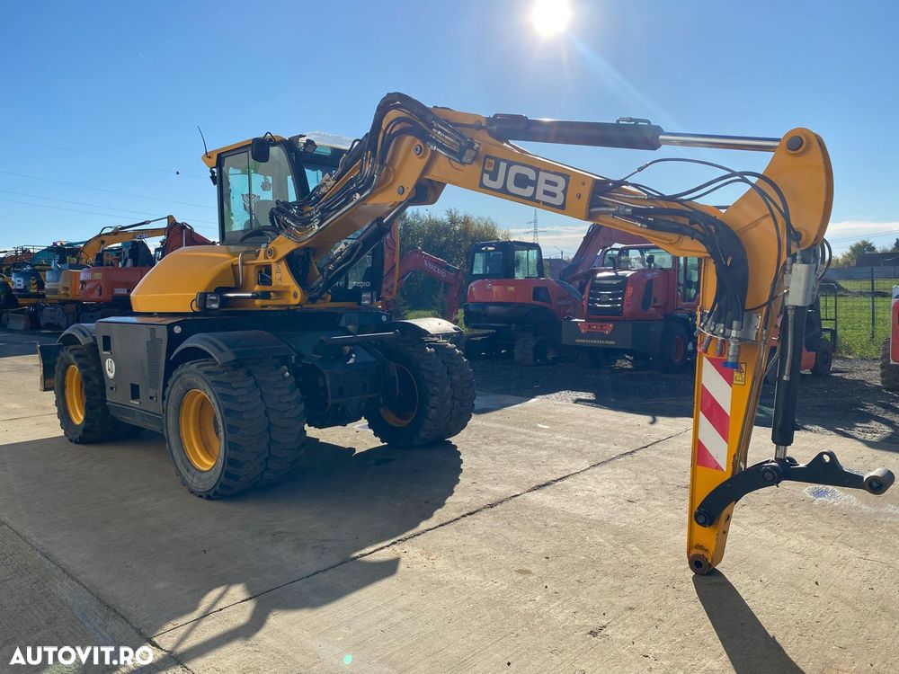 JCB 110WT Excavator pe Roti - 3