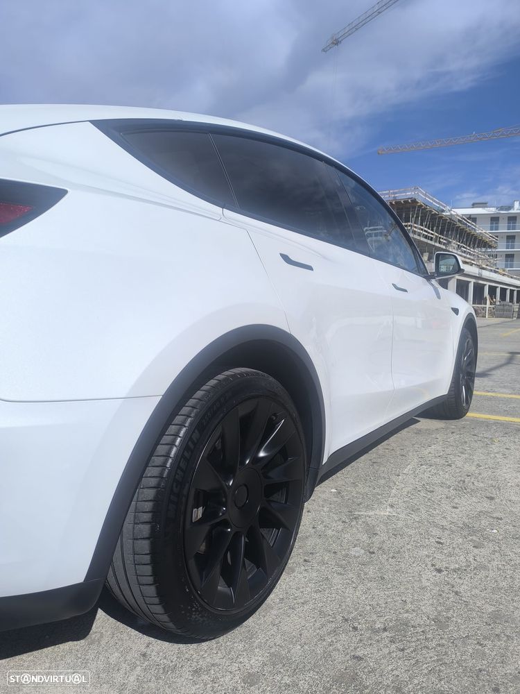 Tesla Model Y - 6