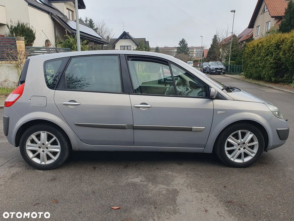 Renault Scenic 2.0 Confort Privilege - 9