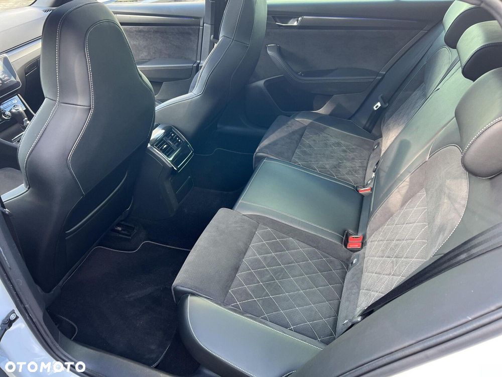 Skoda Superb 2.0 TDI SCR 4x4 Sportline DSG - 13