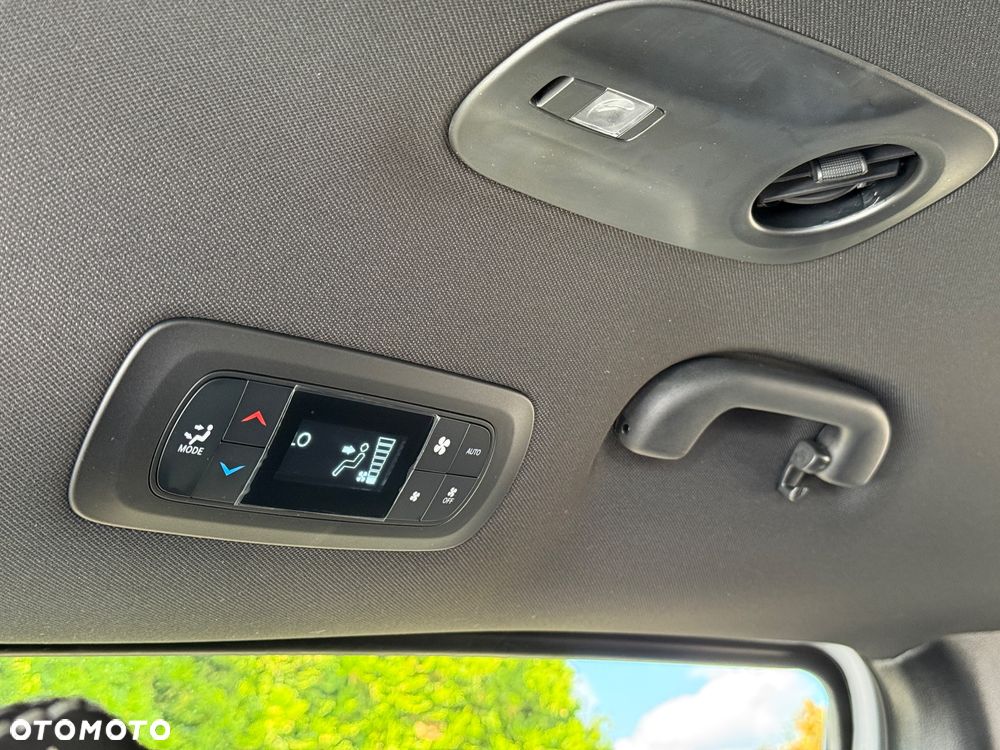 Chrysler Pacifica - 17