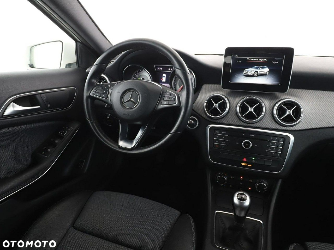 Mercedes-Benz GLA - 16