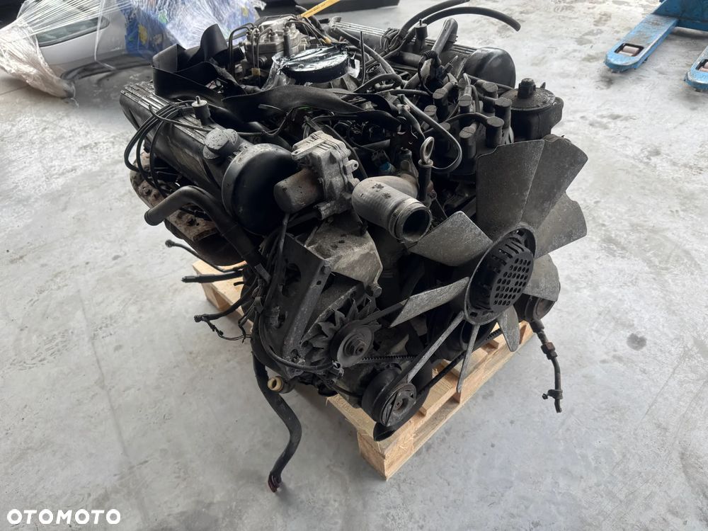 SILNIK 5.6 MERCEDES 117968 SEC 560 W126 - 2