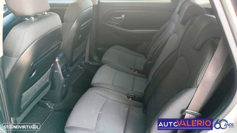 Kia Carens 1.7 CRDi ISG EX - 28