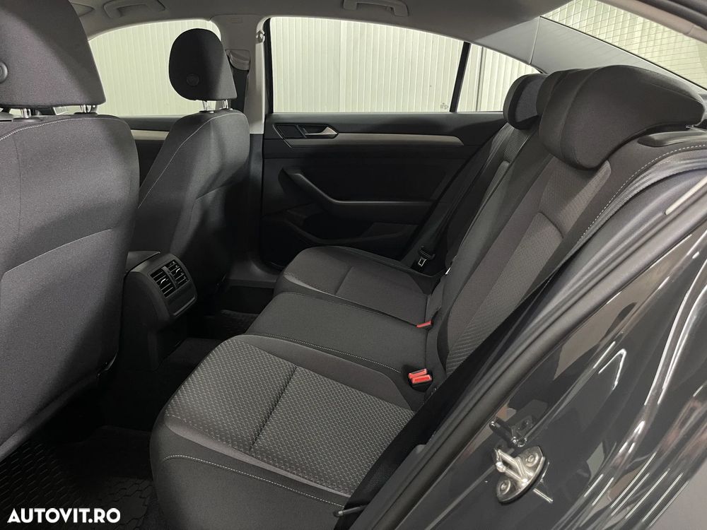 Volkswagen Passat 1.5 TSI ACT Advance - 12