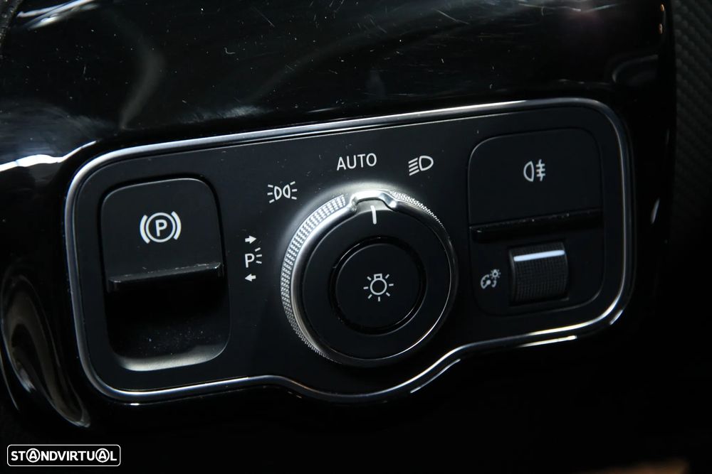Mercedes-Benz A 180 d AMG Line Aut. — fotografia 9